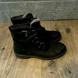 Women’s UGG waterproof boots size 6